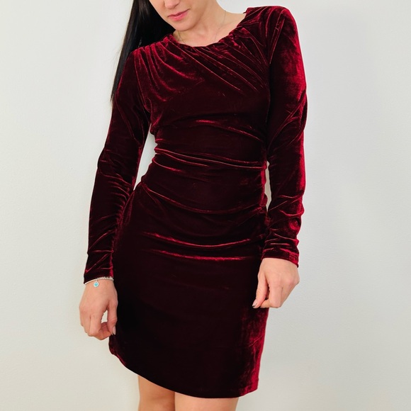 T Tahari Elegant Velvet Long Sleeve Midi Dress Burgundy - Picture 1 of 9